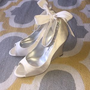 Nina Emma - Ivory Satin Wedge - Size 5